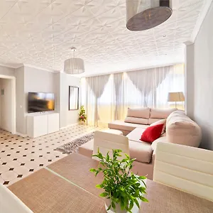 https://fantstico-apartamento-junto-a-la-estacin.hotelsinnerja.org